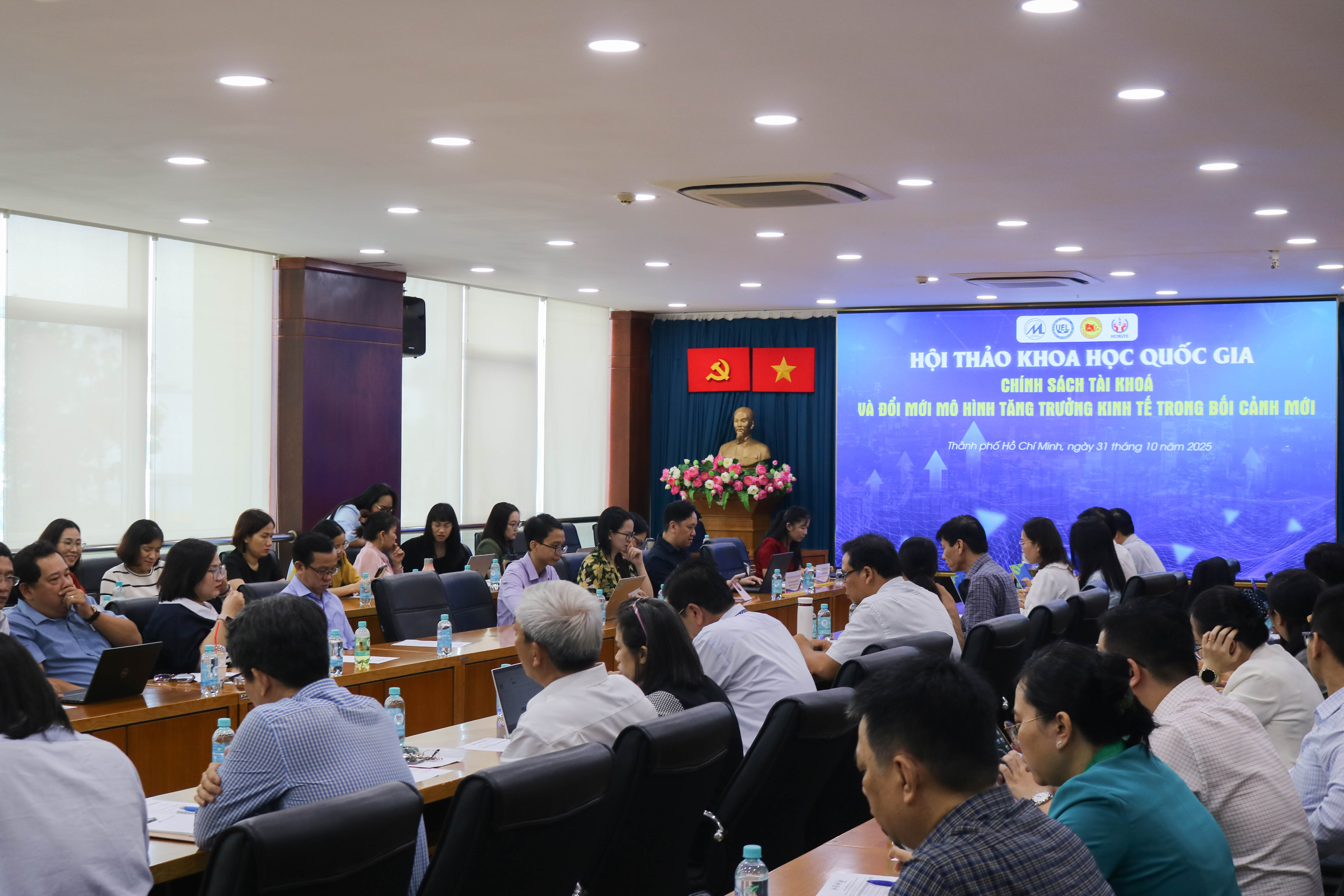 UFM tổ chức Hội thảo quốc gia với chủ đề “Chính sách tài khóa và đổi mới mô hình tăng trưởng kinh tế trong bối cảnh mới”